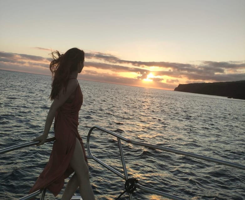 Sunset yacht tour with food and wine tasting. - Swimming at Varadouro Natural Pools and Morro de Castelo Branco