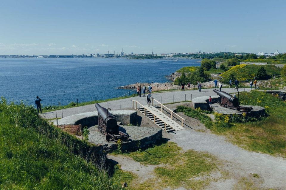 Suomenlinna: Private Tour With an Authorized Guide - Tour Highlights and Inclusions
