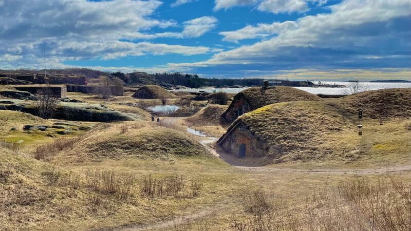 Suomenlinna tour in French with Doro - Entering Suomenlinna: First Impressions