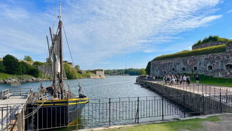 Suomenlinna tour in French with Doro - Suomenlinna Museum: Dive into the Fortress’s Past