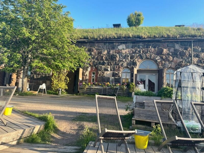 Suomenlinna tour in French with Doro - Kustaanmiekka Fortification: Scenery and Storytelling