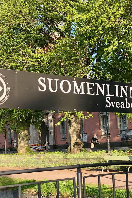 Suomenlinna tour in French with Doro - Suomenlinna Bridge and Final Views