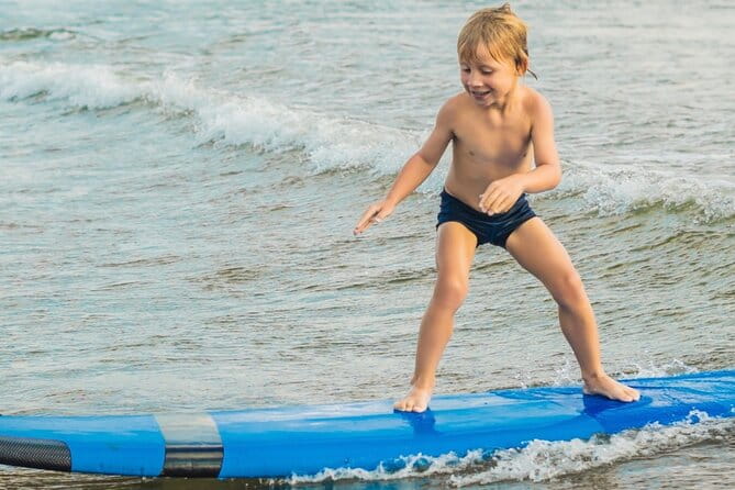 Surf Lessons in Cascais - The Guide and the Atmosphere