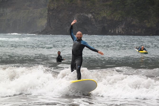 Surfing Lessons in Madeira - The Details of the Surfing Experience in Madeira