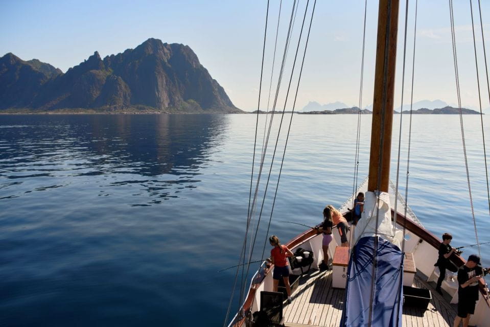 Svolvær: Lofoten Islands Fishing Day Trip & Cruise W/ Lunch - Onboard Amenities and Relaxation