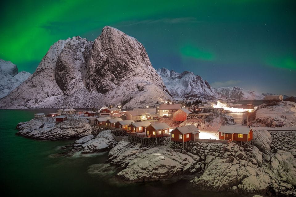 Svolvær's: Lofoten Northern Lights Hunt by Van With Snacks - Exploring Lofotens Wilderness