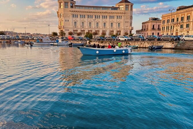 Syracuse: Boat tour with Aperitif 2 hours - Fonte Aretusa and a Refreshing Dip