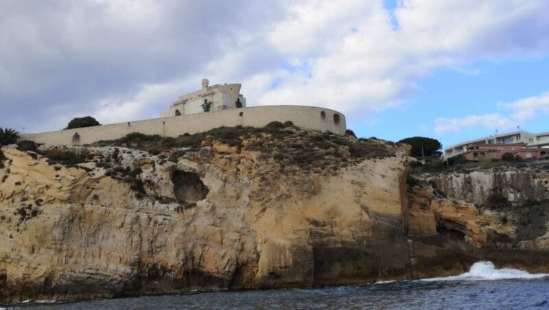 Syracuse:Boat tour Ortigia,Pillirina and seacaves - FAQs