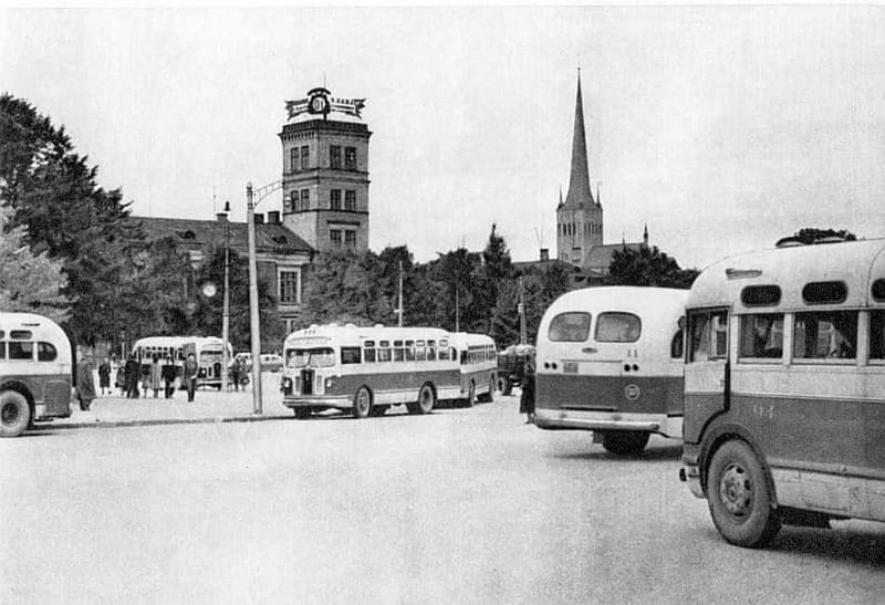 Tallinn: Behind the Iron Curtain Soviet Secrets Guided Tour - Visiting Soviet Monuments and Exhibits