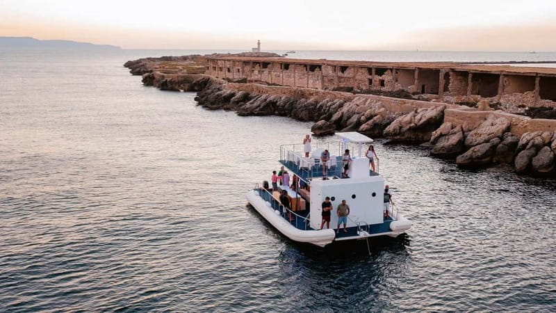 TAORMINA: BOAT PARTY IN TAORMINA ON A CATAMARAN - An energetic introduction to Sicilian waters