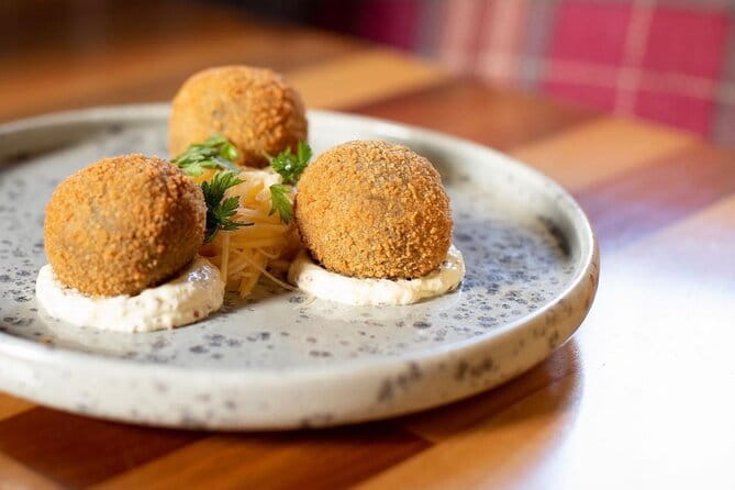 Taste Of Edinburgh Food Tour With All Food & Drinks Included - Starting at St Giles Cathedral: A Historic Welcome