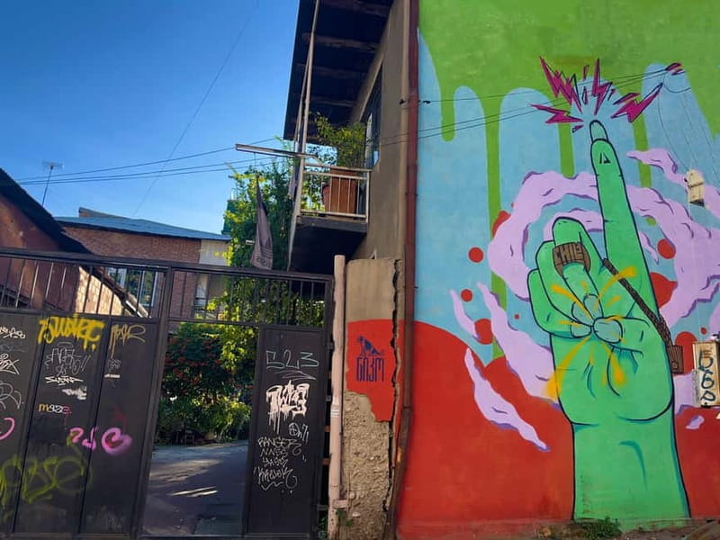 Tbilisi: 100+ Graffiti & Murals, Street Art Guided Tour - Key points / Takeaways