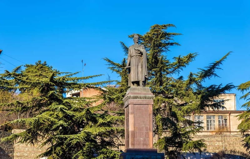 Tbilisi: Alternative Guided Walking Tour with Wine & Snacks - What’s Included and What to Keep in Mind