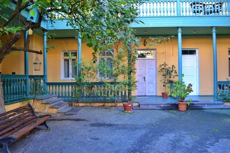 Tbilisi: Mystical Sololaki District and Vera Cemetery Tour - Discovering the Mystical Heart of Tbilisi