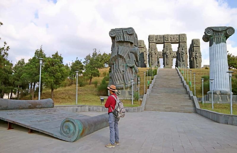 Tbilisi: The Chronicle of Georgia Express Guided Tour - Exploring the Chronicle of Georgia: An Authentic Landmark