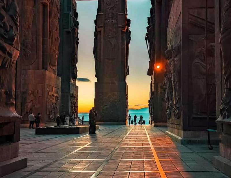 Tbilisi: Transfer & Guided Tour to The Georgian Stonehenge - Exploring the Georgian Stonehenge: An Authentic, View-Filled Experience