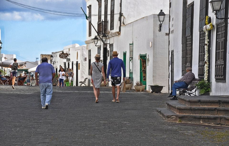 Teguise: Market and César Manrique Foundation Tour - Tips for a Great Experience