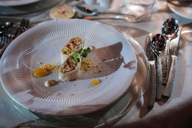 Tenerife: Scandal Dinner Show Entry Ticket and 5-Course Meal - Who Should Consider This Experience?