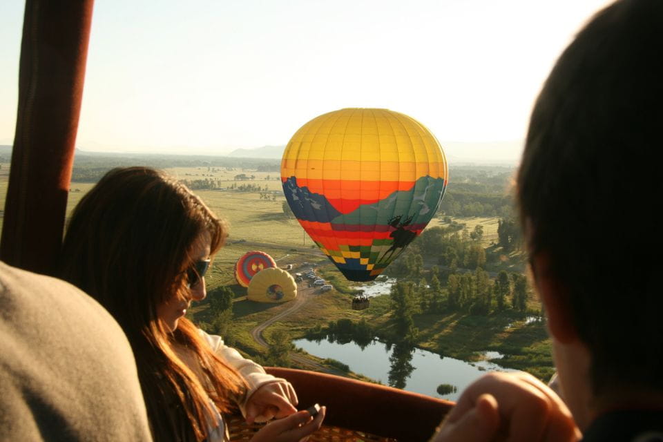 Teton Village: Grand Tetons Sunrise Hot Air Balloon Tour - Champagne Toast and Landing