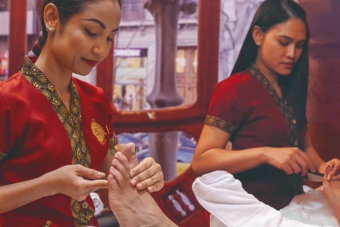 Thai Foot and Legs Massage of 30 min at THAI MASSAGE ALURA - Entering the World of Authentic Thai Massage in Barcelona