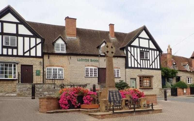 The Alternative Shakespeare Tour + 3 Course Carvery - Frequently Asked Questions