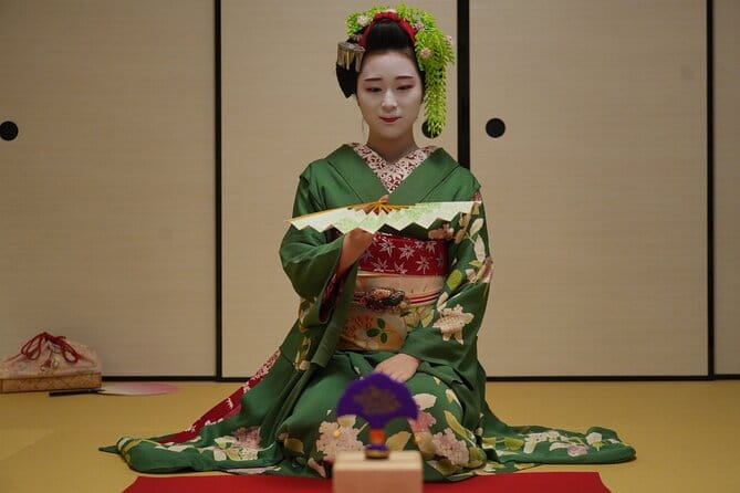 The Art of Geisha: Exclusive Show & Traditional Japanese Game - Taking in the Kyoto Experience