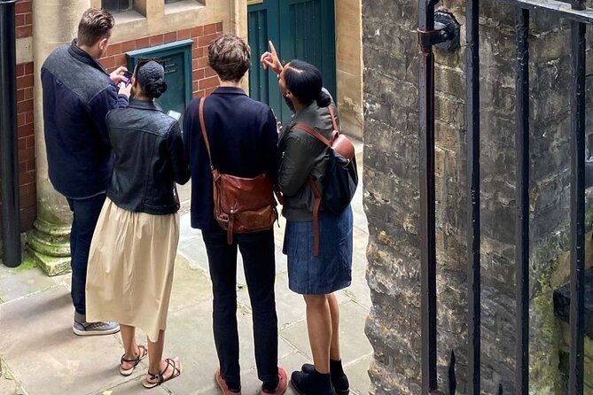 The Case of Colombias Finest - Private Outdoor Adventure Game in London - Accessibility and Accommodations