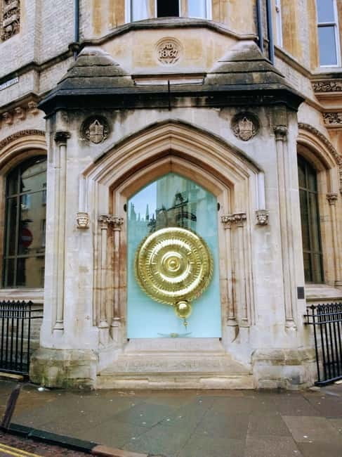 The Classic Cambridge Walking Tour - The Practical Side: Logistics, Price, and Accessibility