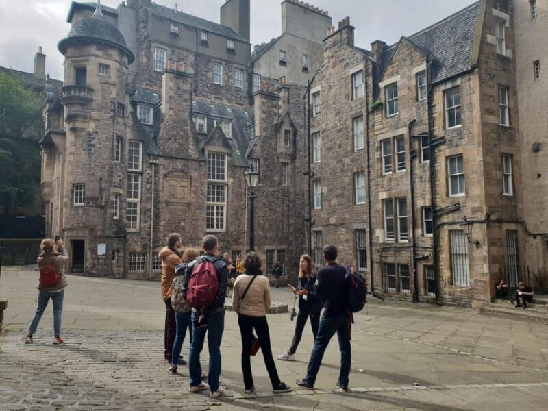 The essential of Edinburgh in French - Who Will Love It?