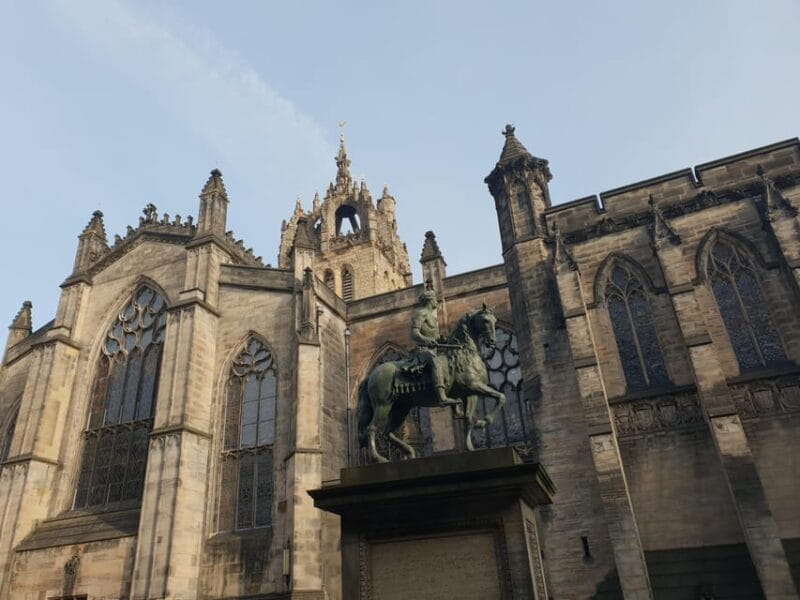 The essential of Edinburgh in French - The Sum Up