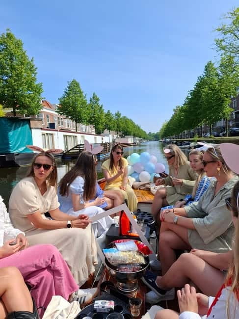 The Hague: individual tickets for an electric boattour! - Exploring The Hague’s Canals: A Detailed Look