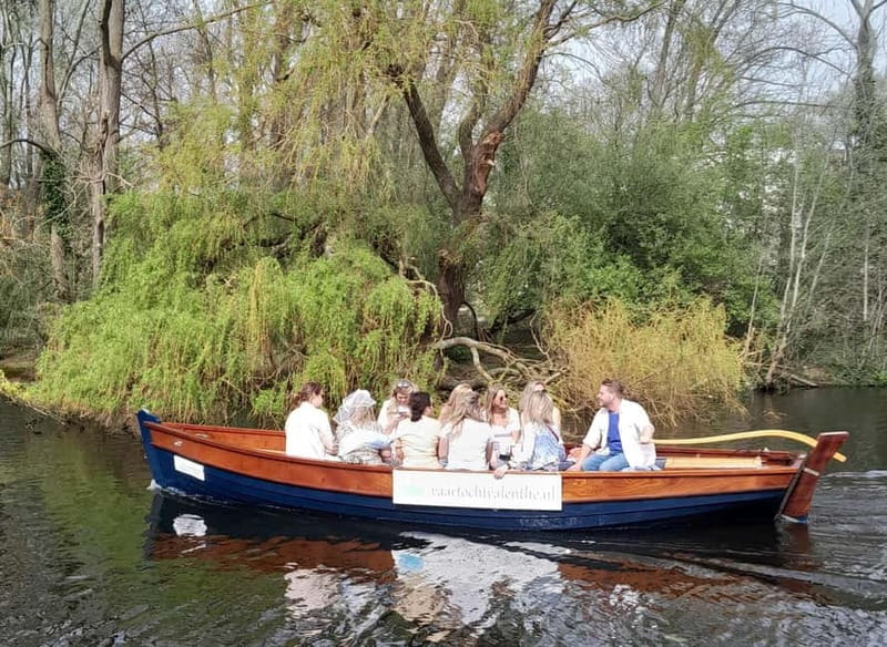 The Hague: individual tickets for an electric boattour! - The Value of a Quiet, Sustainable Perspective