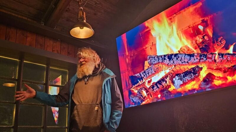 The Icelandic Storyteller - The Guide: Knowledgeable and Engaging