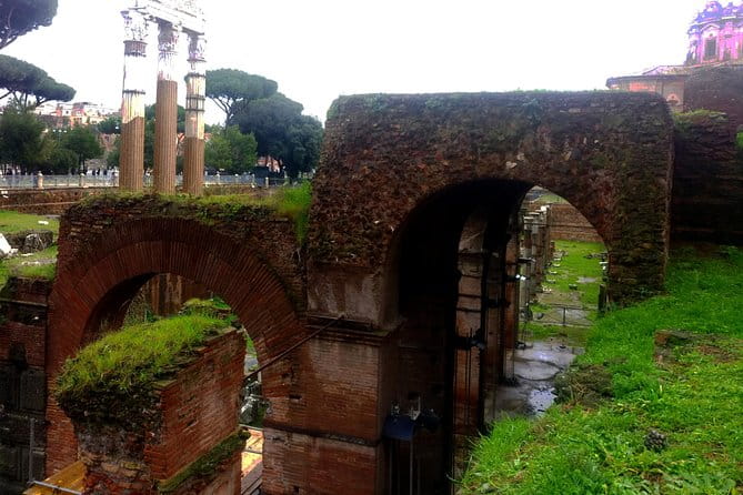 The last day of Julius Caesar: from the glory to the Ides of March - The Senate and the Ides of March: Curia Julia and Nearby Sites