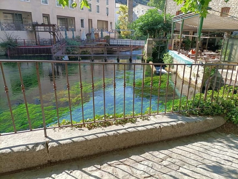 The most beautiful villages of Luberon - Fontaine de Vaucluse: The Enchanting Spring