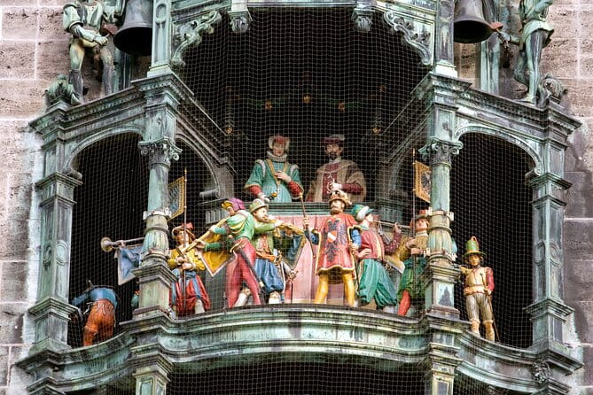 The Munich Experience Walking Tour - Marienplatz and the Rathaus-Glockenspiel