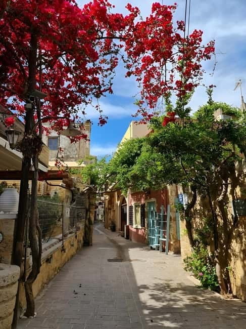 The selective food tour Feel like local from Heraklion - Exploring Crete Through Food and Tradition