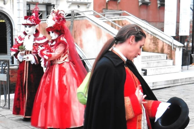 Theatrical Walking Carnival Show & Casanova's Secrets - Walking the Streets with a Storyteller: An In-Depth Look