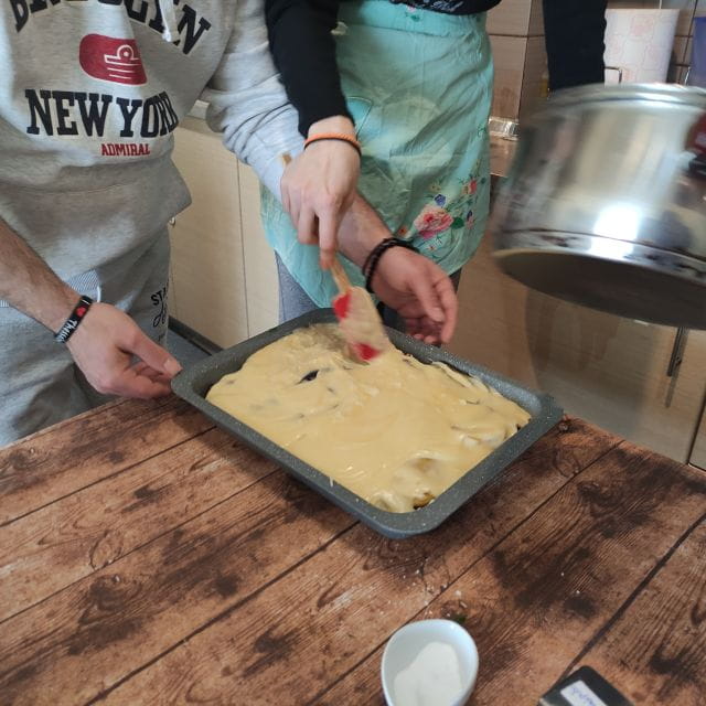 Thessaloniki: Cooking & Dining Experience with Greek Family - Entering a Greek Home: What You Can Expect