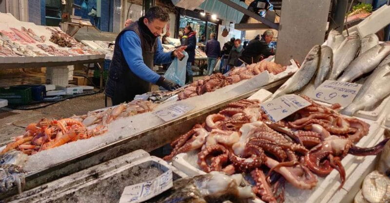 Thessaloniki: Guided Walking and Food Tour with Drinks - Starting at a Traditional Bakery: Fresh Pastries and Stories