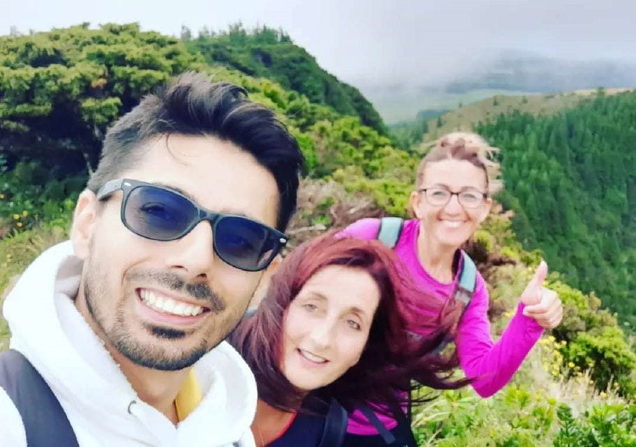 Third Island: Hiking Trail Rocha Do Chambre - Navigating the Hiking Trail