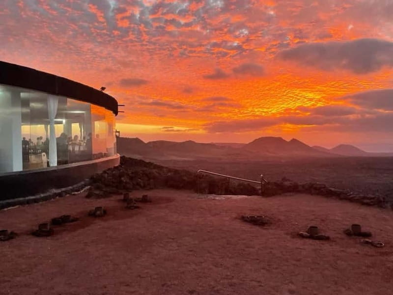 Timanfaya National Park: Evening Tour with Volcano Dinner - Exploring the Experience in Detail