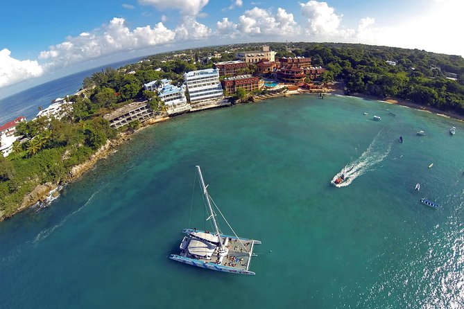 Tip Top Catamaran - Snorkeling and Sightseeing