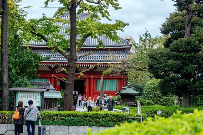 Tokyo History: Sensoji Temple & Asakusa District Private Tour - Experiencing Tokyos Rich History