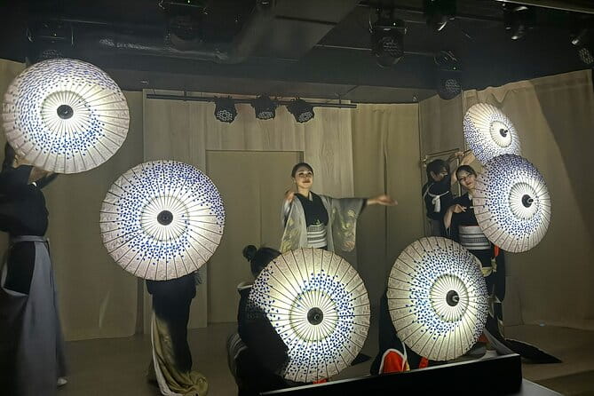 Tokyo Japanese Dance Cabaret Theater Asakusa-Kaguwa - Audience Interaction and Highlights