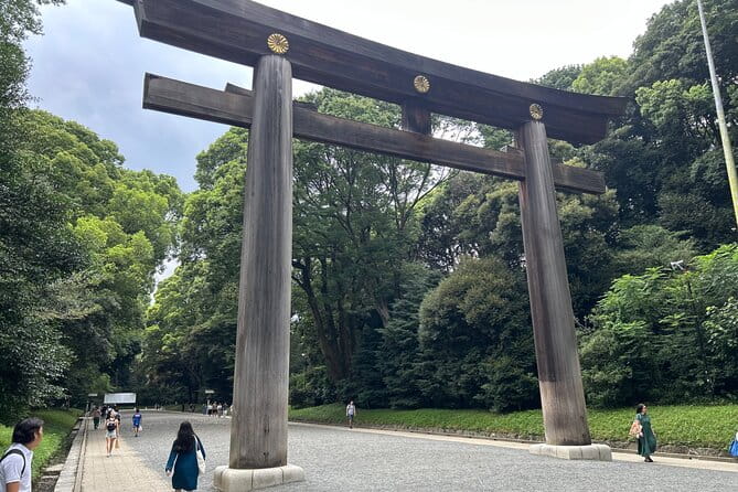 Tokyo Morning Tour: Asakusa, Meiji Shrine and Tsukiji Fish Market - Exploring Asakusa: Sensoji Temple and Its Surroundings
