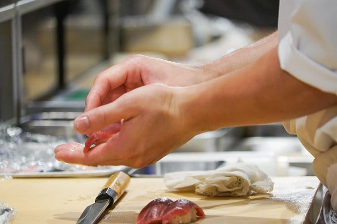 Tokyo Night Foodie Tour in Shinjuku - Sushi and Omakase Experience