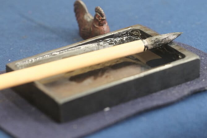 Tokyo Shinagawa Experience Calligraphy Wearing a Kimono or Samue - Key Points