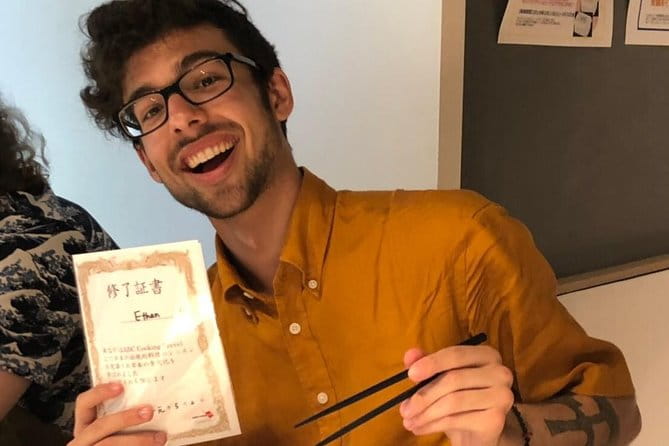 Tokyo Tsukiji Outer Fish Market Tour and Sushi Cooking Lesson - Guest Experiences and Feedback