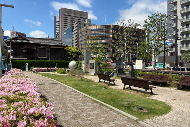 Tokyo Tsukiji Outer Market Adventure With Tasteful Delights - Exploring the Tsukiji Outer Market